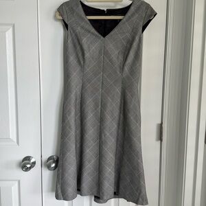 White House Black Market cap sleeve v-neck Plaid Emilya dress Size 6